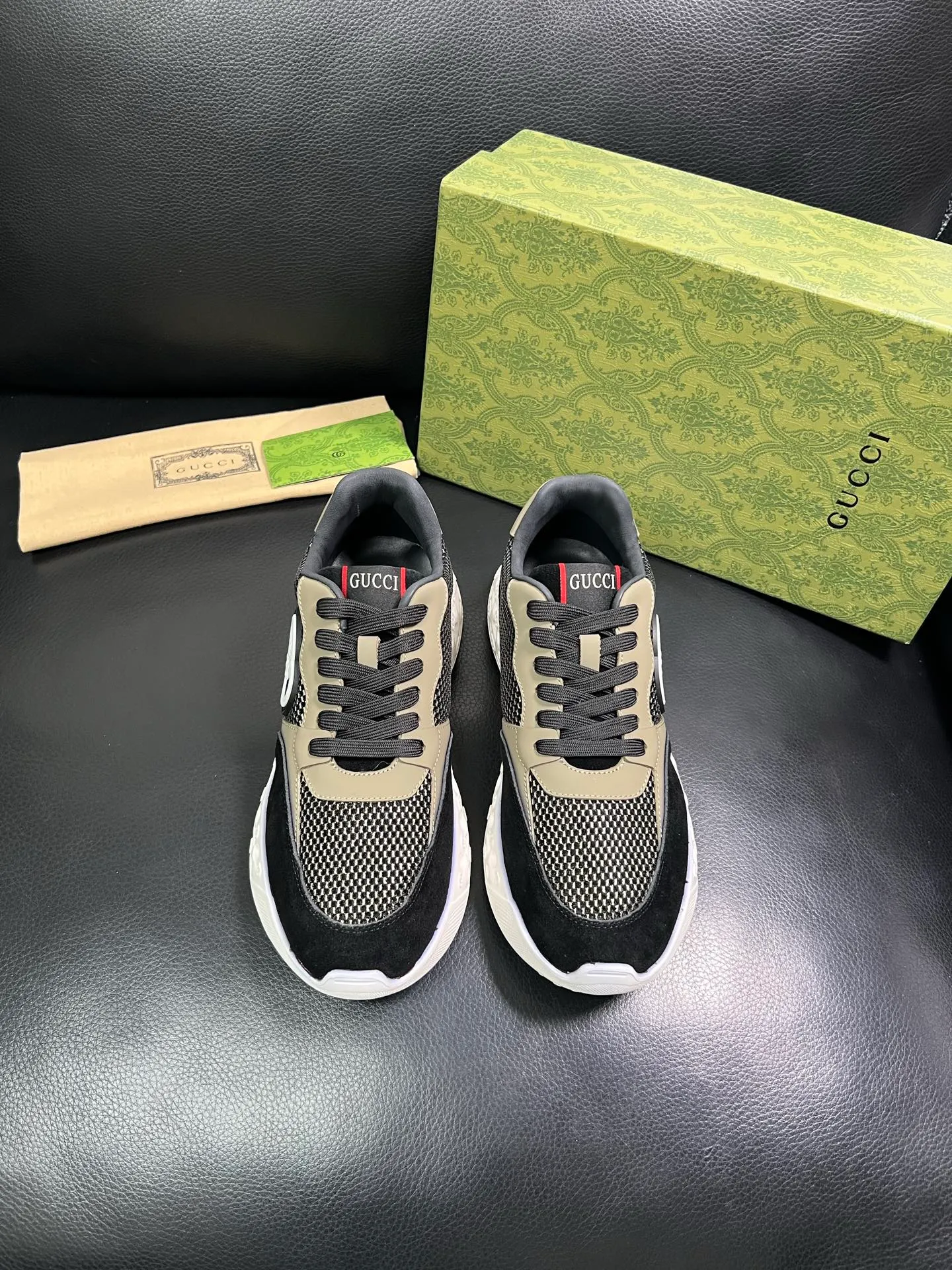 Men's shoes 💰780 Gucci top purchasing agency Gucci counter synchronization. Original factory configuration imported cowhide from Italy with mesh fabric, high-quality splicing and complex craftsmanship, imported cowhide lining, sole: original factory specially provided original sole super comfortable, original factory with single goods high quality, welcome to compare, code number 39-44 (customized 38 45) 85856